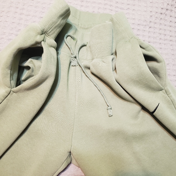 Nike Phoenix Fleece High-Rise Wide-Leg Sweatpants - Oil Green S - Picture 8 of 13